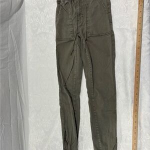 American eagle woman’s Olive/ gray Jogger Pants size 0
